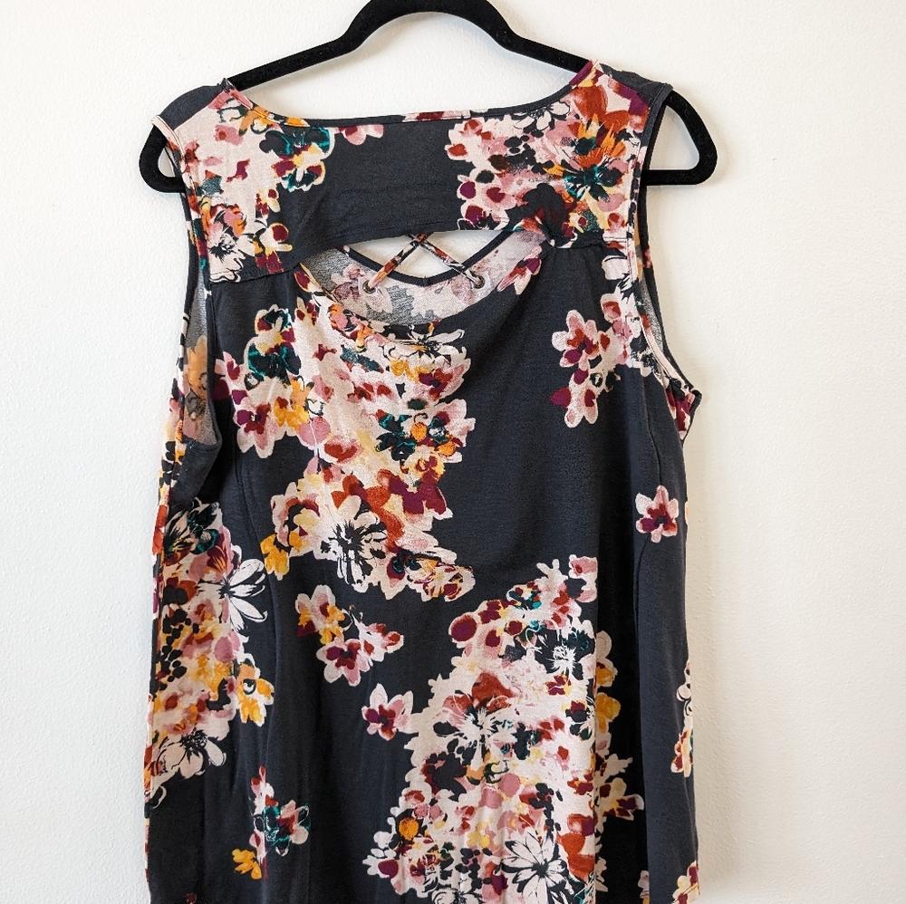 Women's Plus Size Tank- Maurices Size 1, Dark Grey with Floral Pattern - Picture 2 of 5